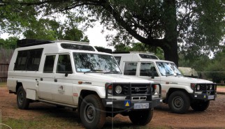 Toyota LandCruiser HZJ 78 B̶u̶s̶h̶t̶a̶x̶i̶ Stretchlimo | Drive-by Snapshots by Sebastian Motsch (2008)