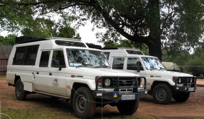 Toyota LandCruiser HZJ 78 B̶u̶s̶h̶t̶a̶x̶i̶ Stretchlimo | Drive-by Snapshots by Sebastian Motsch (2008)