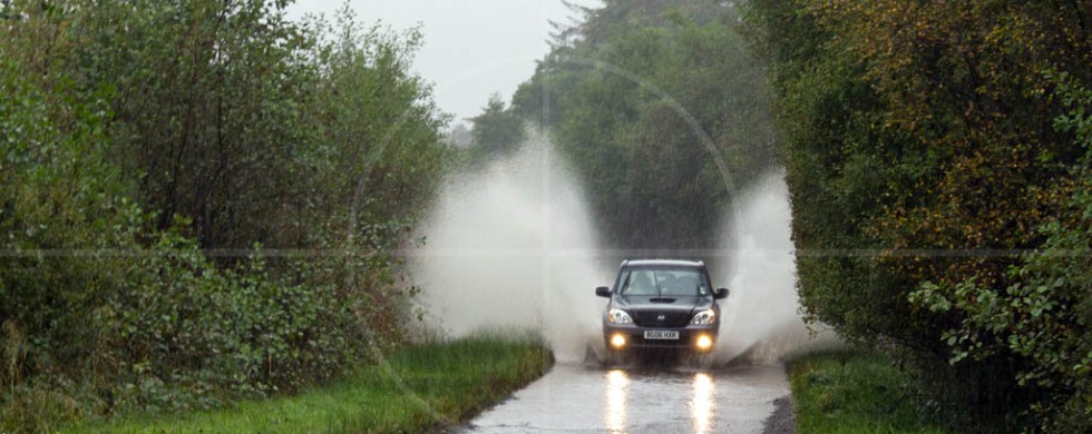 Hyundai Terracan in torrential rain | Drive-by Snapshots by Sebastian Motsch (2013)