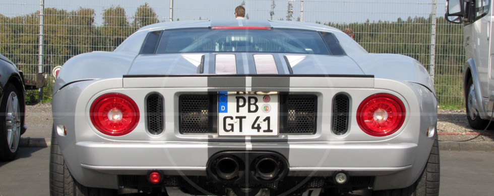 Ford GT40 | Drive-by Snapshots by Sebastian Motsch (2011)