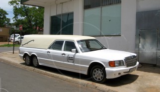 Mercedes-Benz W126 Hearse | Drive-by Snapshots by Sebastian Motsch (2007)