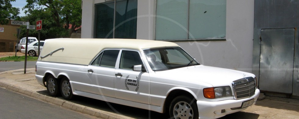 Mercedes-Benz W126 Hearse | Drive-by Snapshots by Sebastian Motsch (2007)