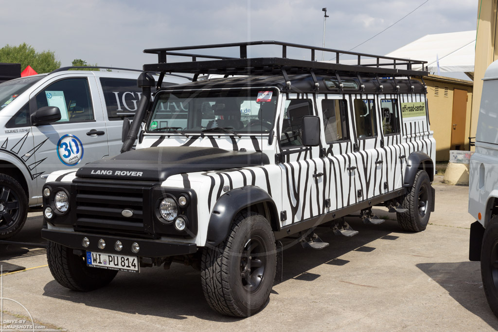Land Rover Defender Stretchlimo | Drive-by Snapshots by Sebastian Motsch (2014)