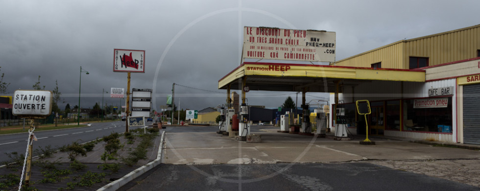 Station Service Ouverte France | Drive-by Snapshots by Sebastian Motsch (2013)