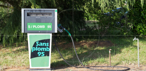 Station Service Fermée Tuffé France | Drive-by Snapshots by Sebastian Motsch (2014)