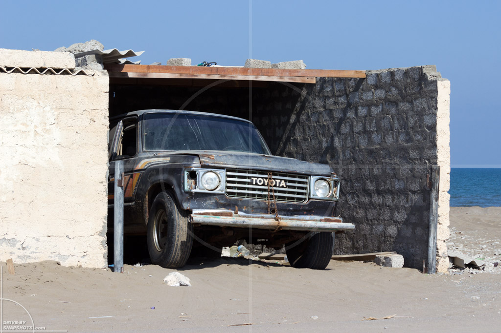 Oman Road Trip | Drive-by Snapshots by Sebastian Motsch (2015)