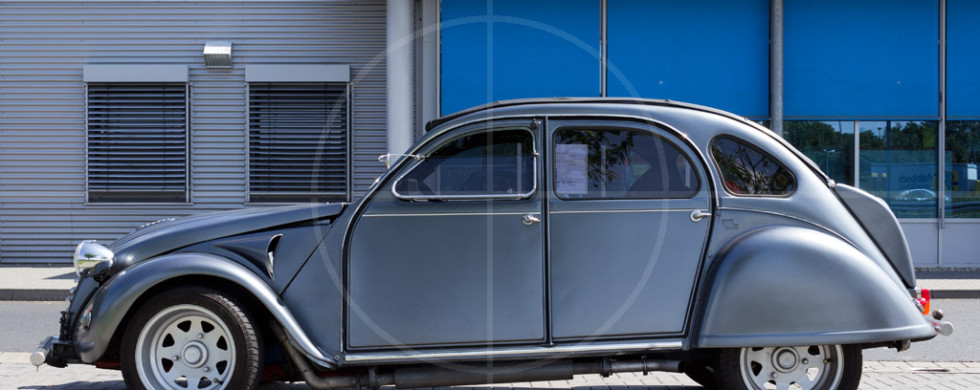 Citroen 2CV Chopped Duck | Drive-by Snapshots by Sebastian Motsch (2014)