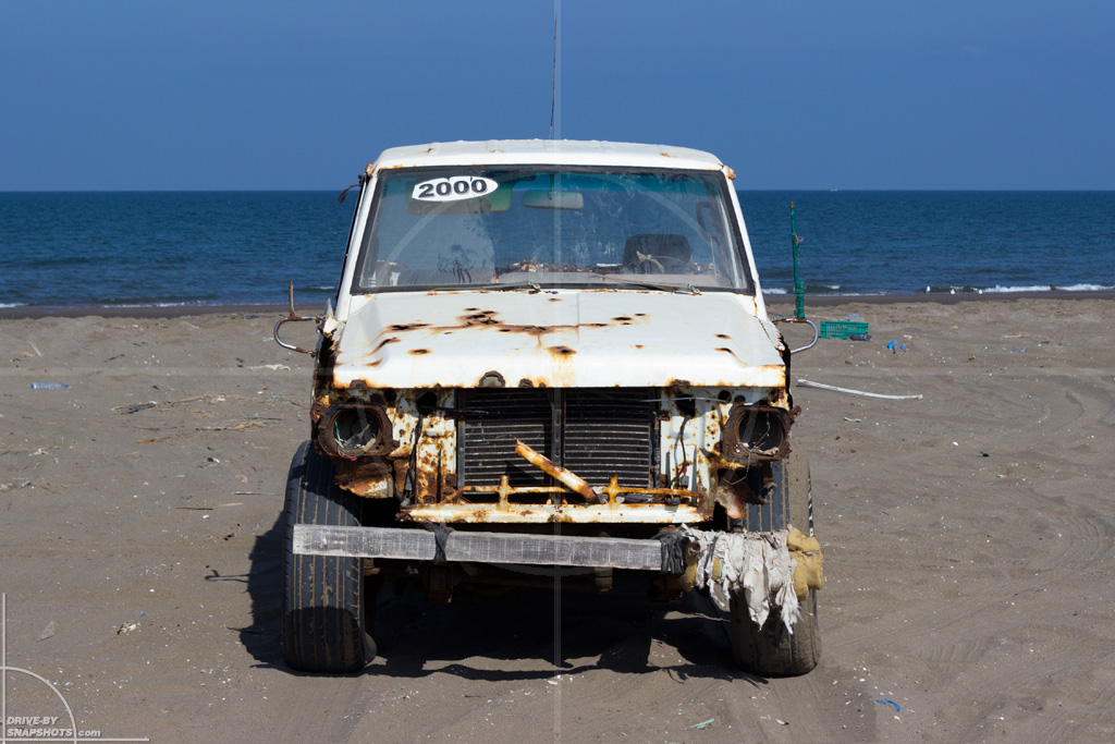 Nissan Patrol Shumaisa Beach | Drive-by Snapshots by Sebastian Motsch (2015)