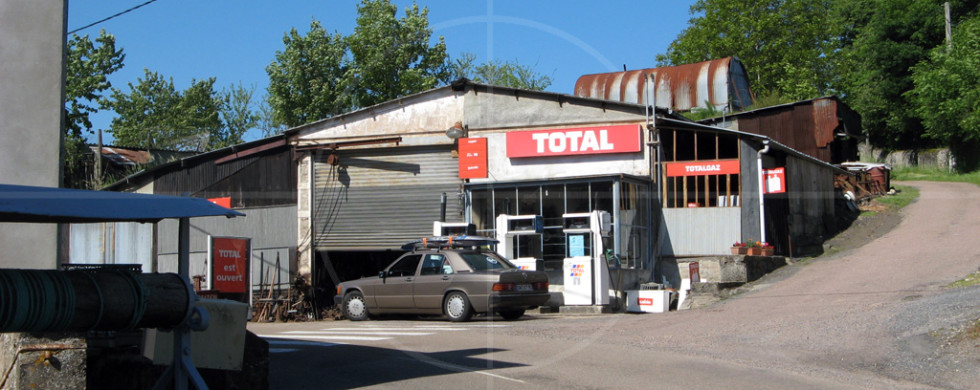 Station Service Le Rousset France | Drive-by Snapshots by Sebastian Motsch (2010)