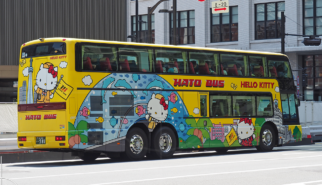 Suzuki Swift Sport and Hello Kitty coach Tokyo Station | Drive-by Snapshots by Sebastian Motsch (2017)